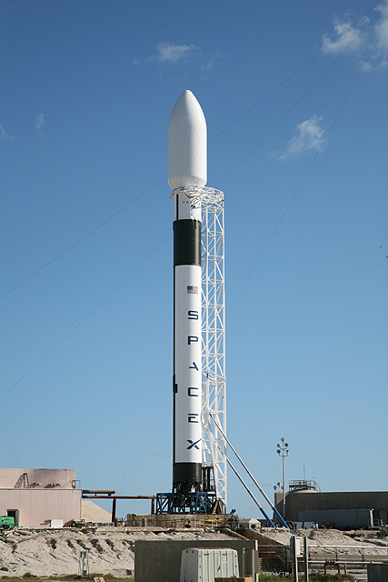 Falcon 9 vertical on pad / SpaceX